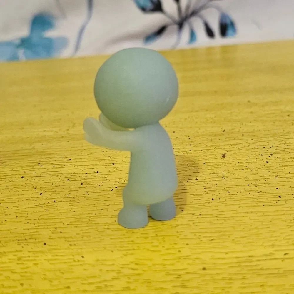 Smiski Bath Series Looking Figure 2017 Dreams Glow in the Dark